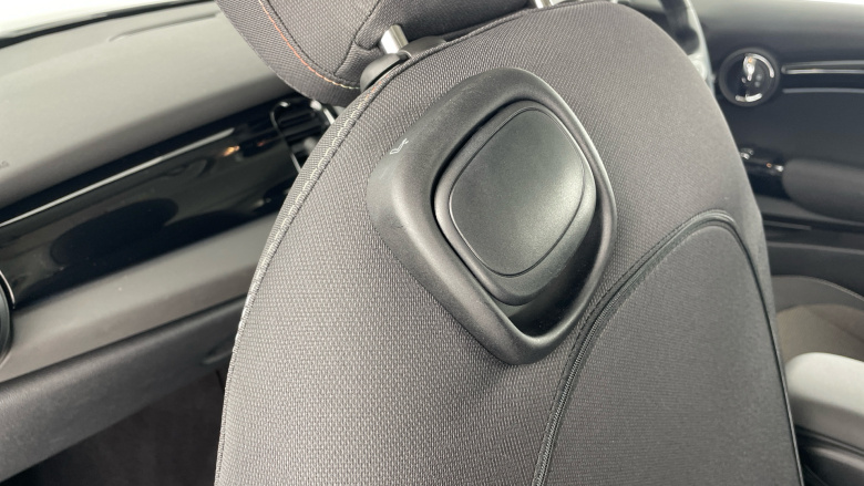 MINI Hatchback 1.5 Cooper Classic Premium 3dr Auto Petrol Hatchback